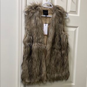 NWT Dynamite Faux Fur Vest